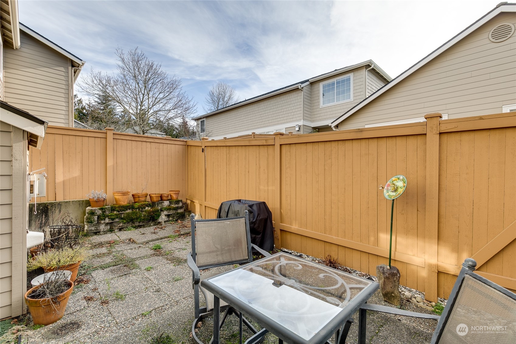 1430 West Casino Road, Unit 213 Everett, WA 98204 - Photo 23 of 31 a backyard of a house with seating space