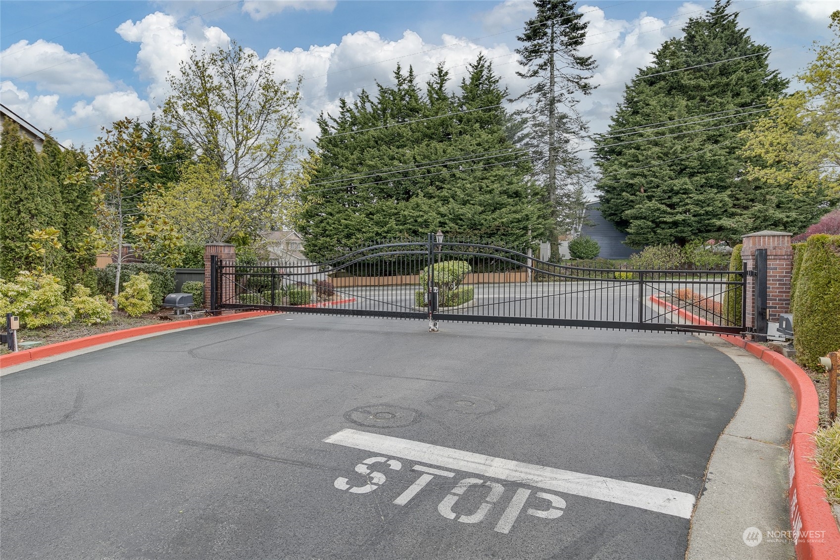 1430 West Casino Road, Unit 213 Everett, WA 98204 - Photo 28 of 31 a view of a tennis court