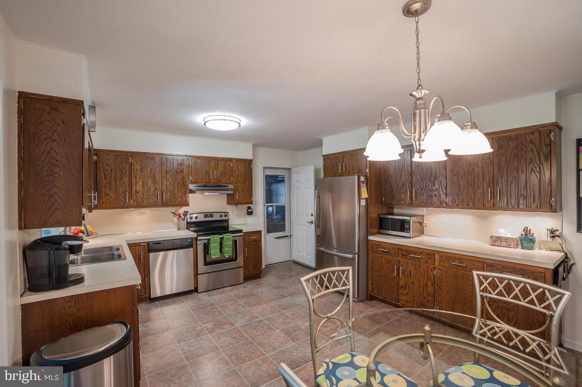 26 Buttonwood Drive Lititz, PA 17543 - Photo 2 of 39 a kitchen with a refrigerator a sink dishwasher a oven with a dining table and chairs