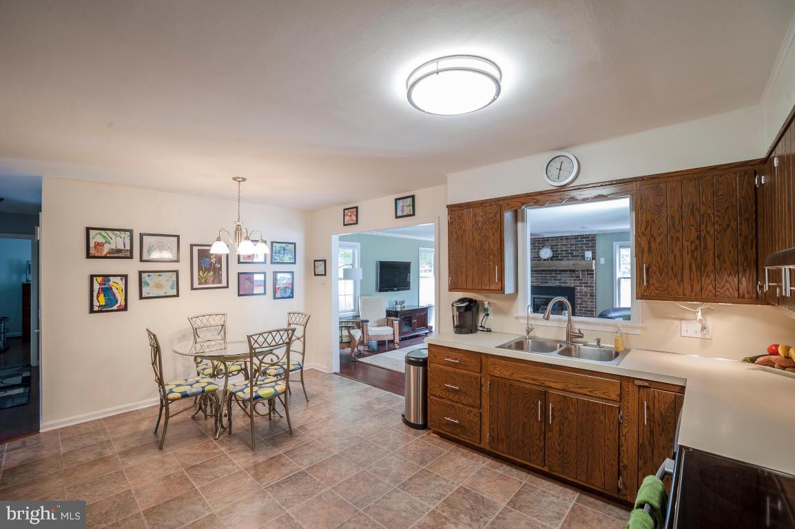 26 Buttonwood Drive Lititz, PA 17543 - Photo 3 of 39 a large kitchen with a table and chairs