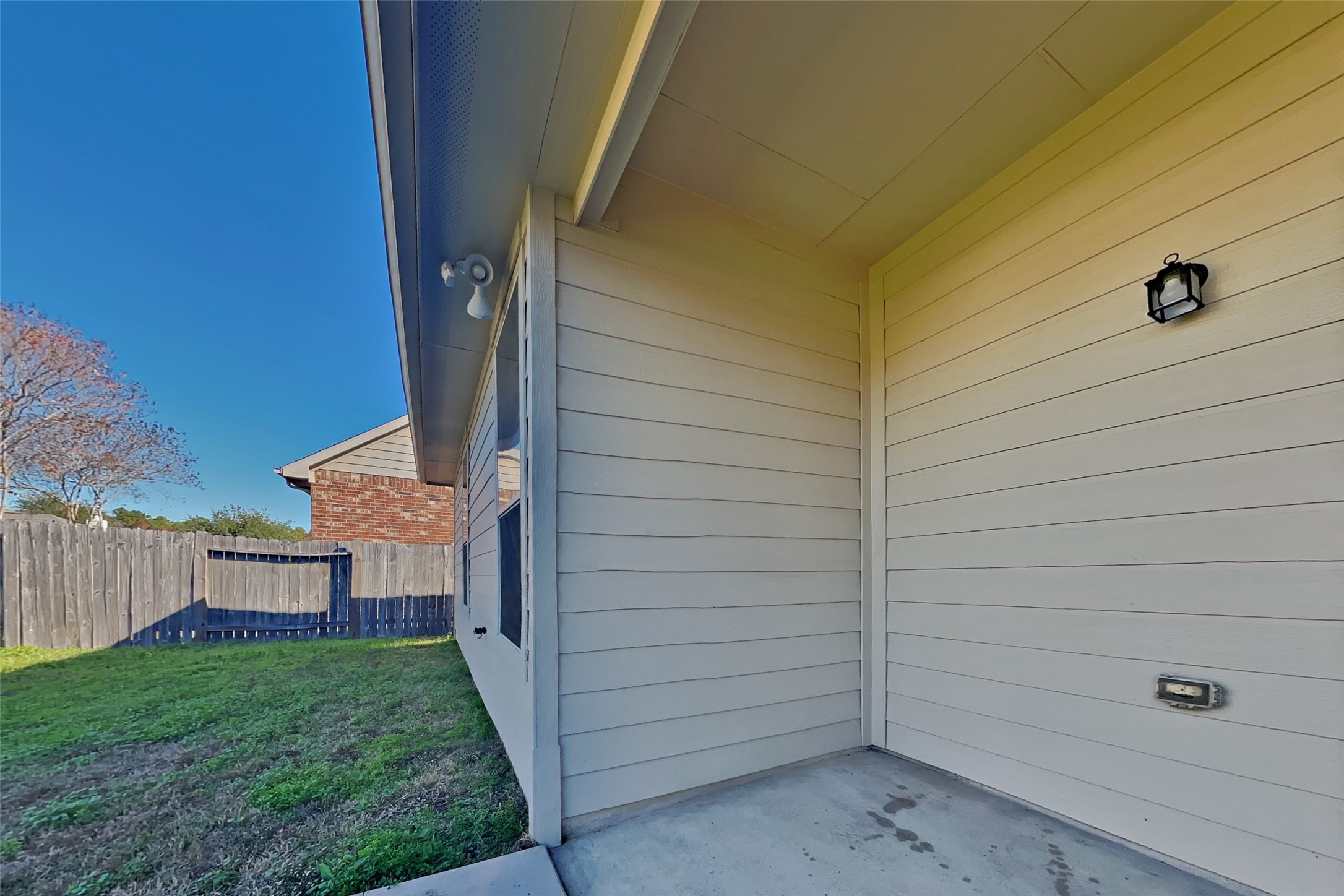 2815 Lockeridge Oaks Drive Spring, TX 77386 - Photo 16 of 18 a view of a backyard