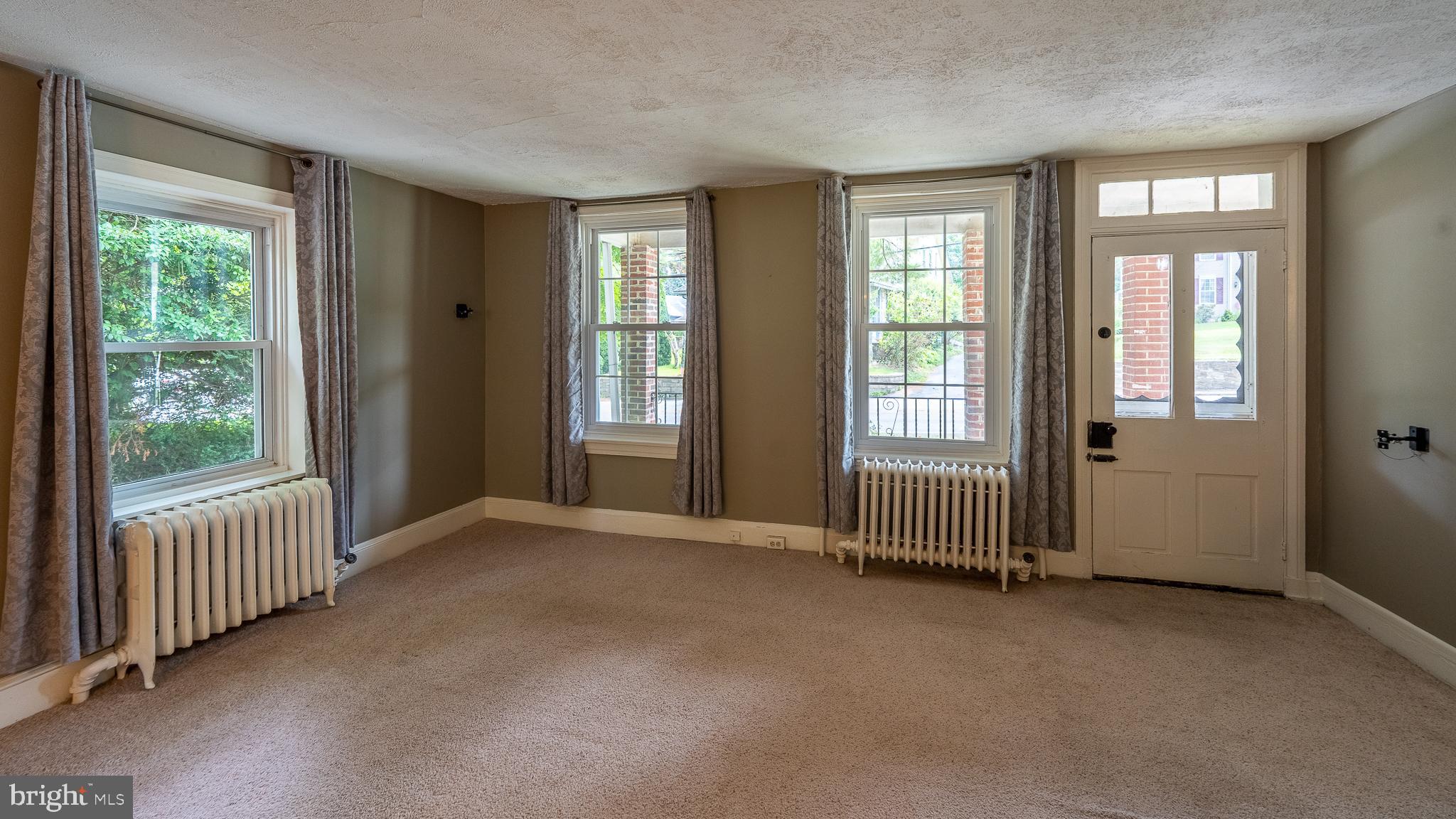 70 North Pennell Road Media, PA 19063 - Photo 5 of 32 Spacious Living Room