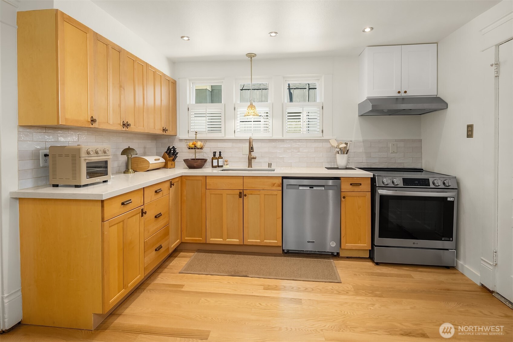 1911 Rucker Avenue Everett, WA 98201 - Photo 8 of 25