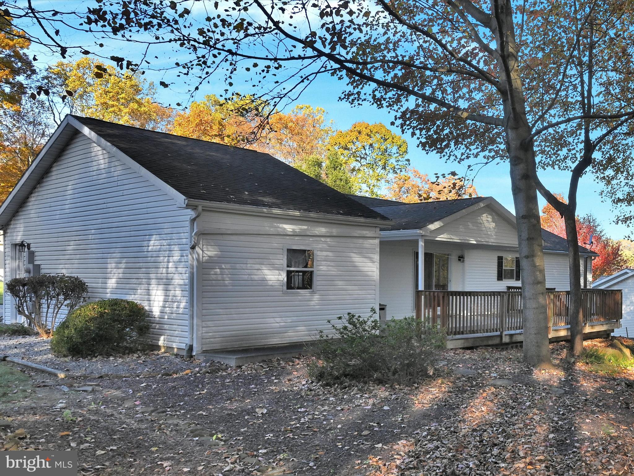 1044 Hemlock Circle Manheim, PA 17545 - Photo 29 of 31 a backyard of a house with table and chairs under an umbrella