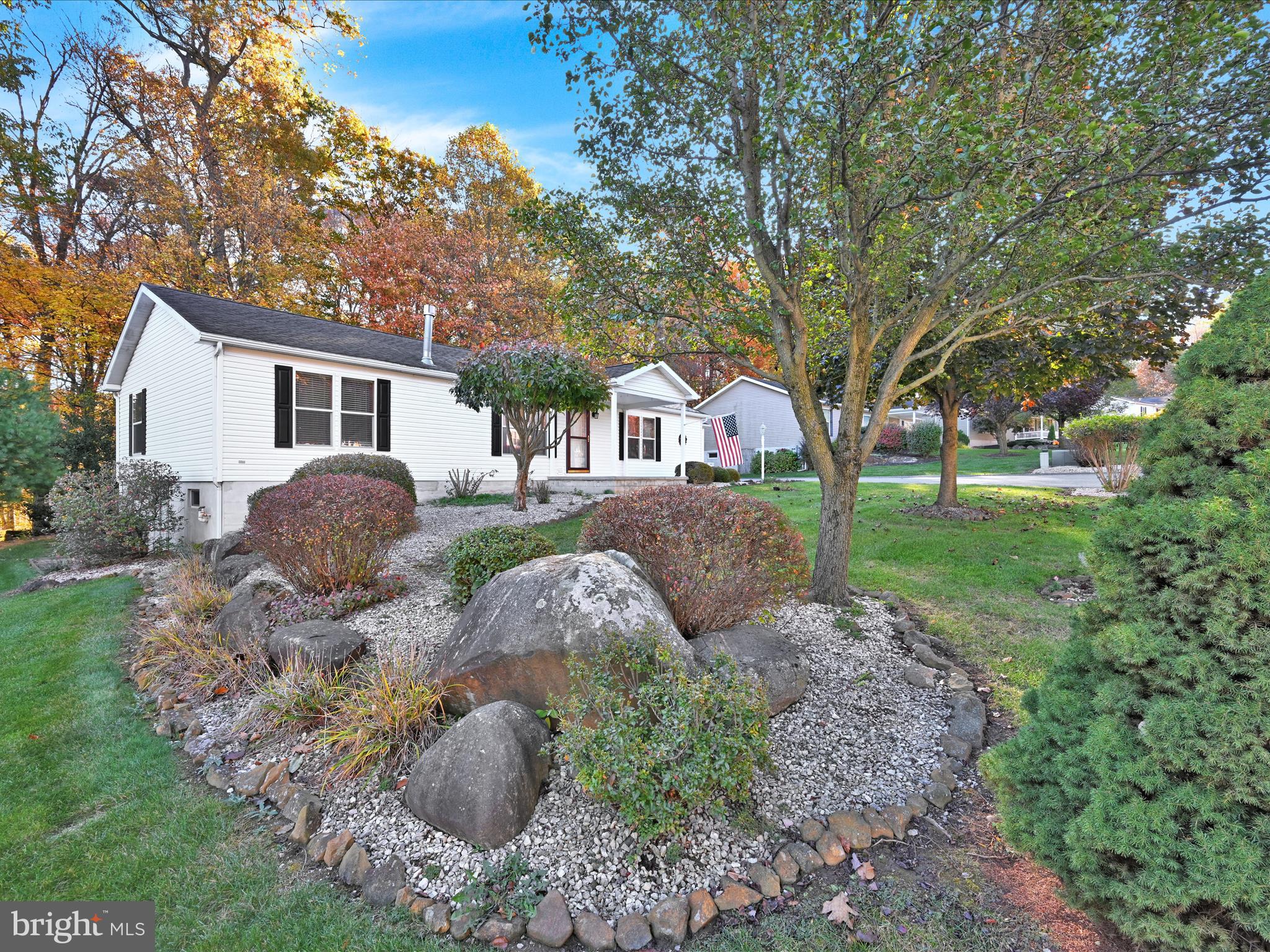 1044 Hemlock Circle Manheim, PA 17545 - Photo 3 of 31 a view of a house with backyard and a tree