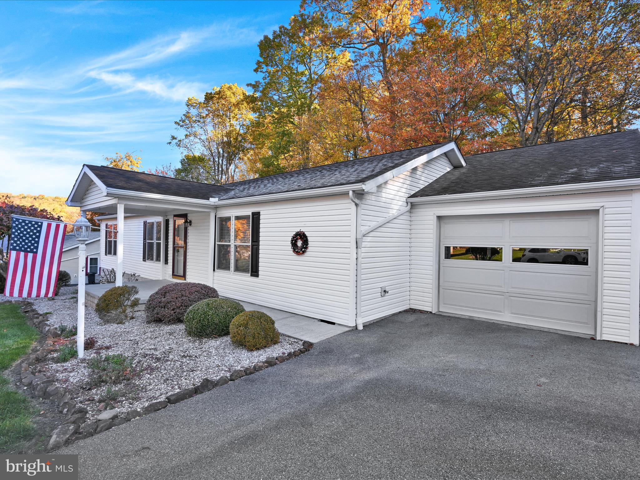 1044 Hemlock Circle Manheim, PA 17545 - Photo 7 of 31 a view of a house with a garage