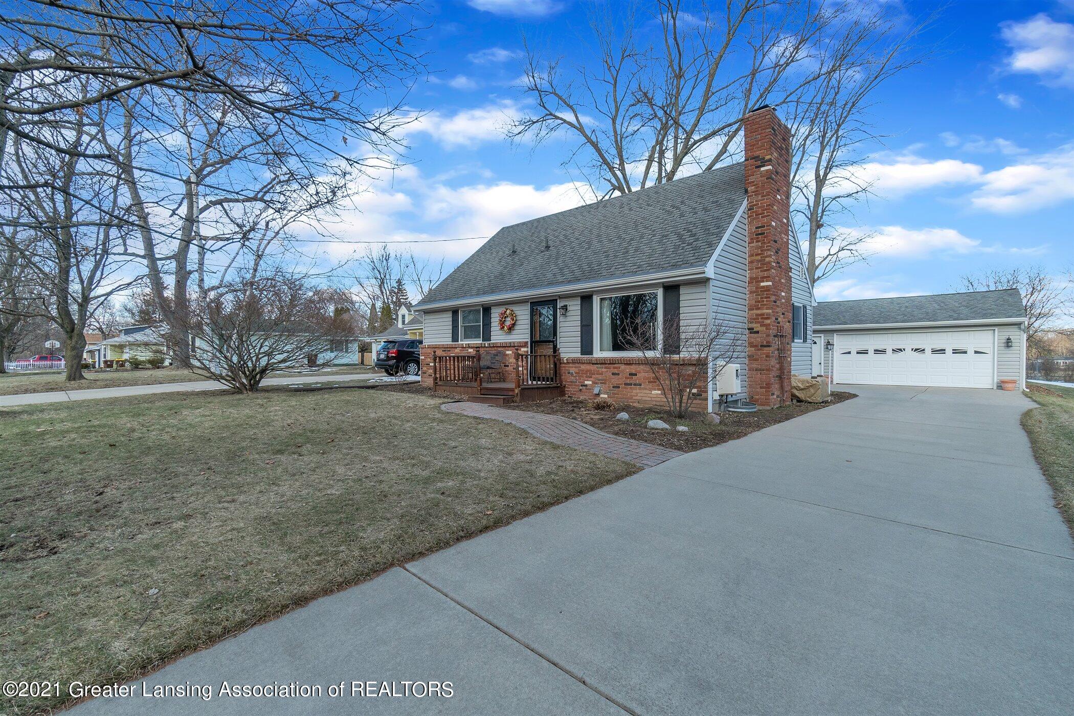 922 Robins Road Lansing, MI 48917 - Photo 2 of 34 Exterior Front