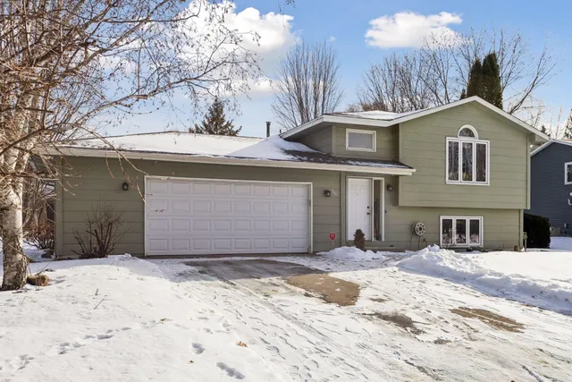 $405,000 | 561 Dresden Drive, Chaska, MN 55318