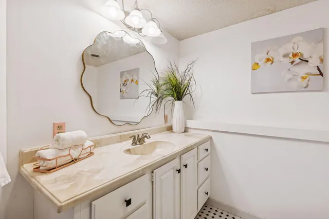 $405,000 | 561 Dresden Drive, Chaska, MN 55318