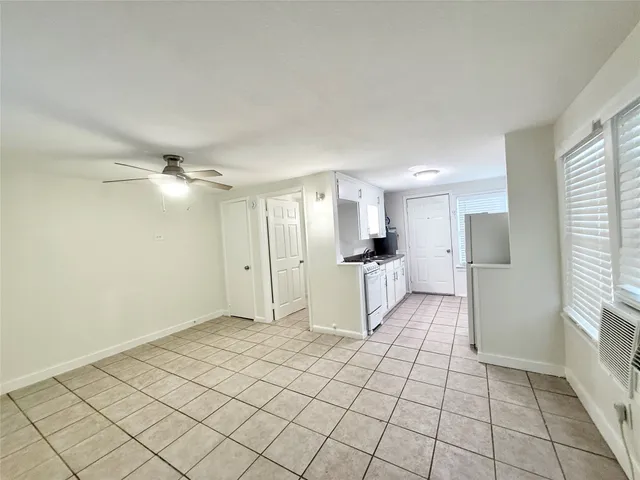 $750 | 2714 Carrolton Street, Unit BACK, Houston, TX 77023