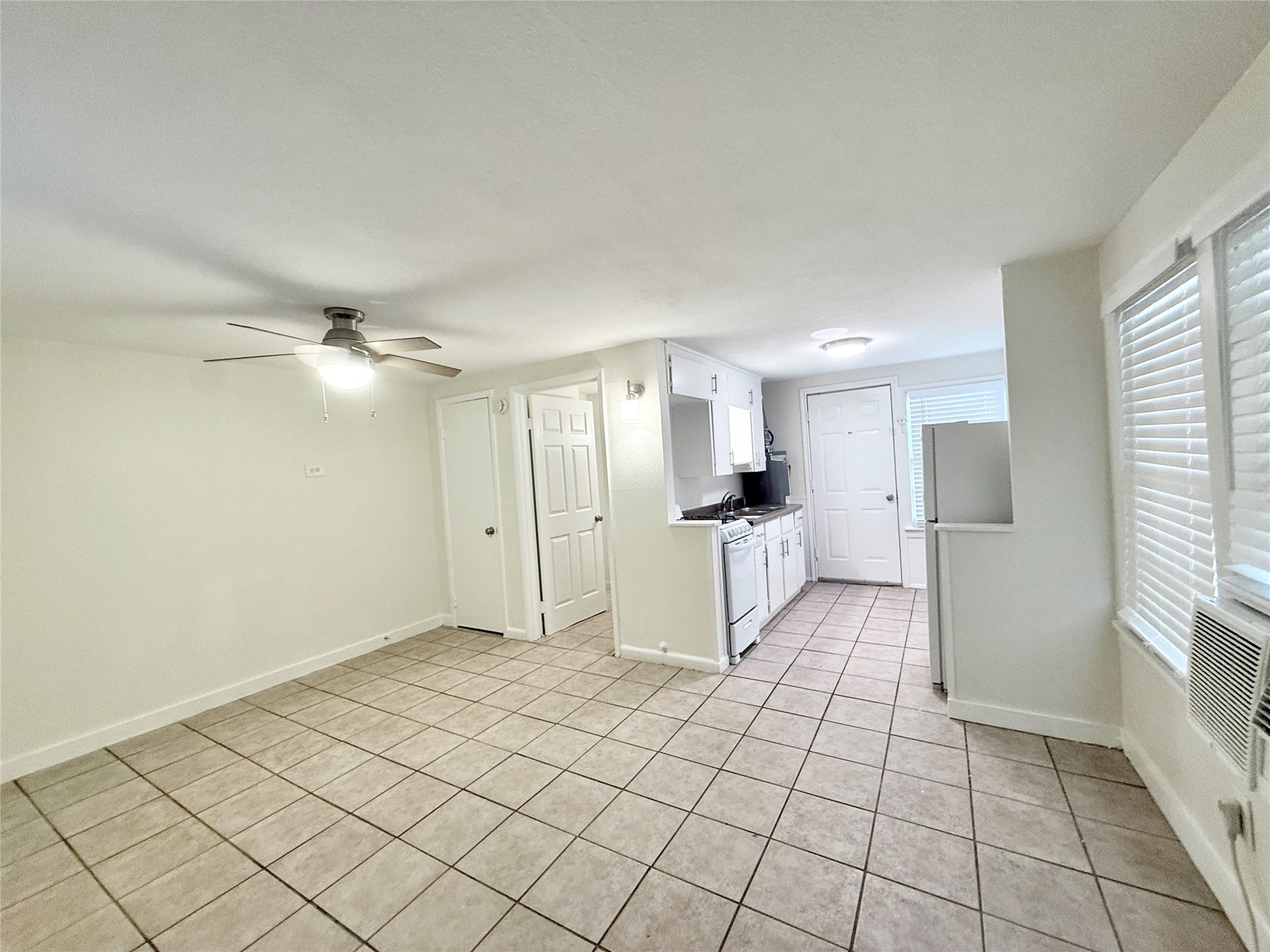 2714 Carrolton Street, Unit BACK Houston, TX 77023 - Photo 4 of 14 a view of empty room with wooden floor