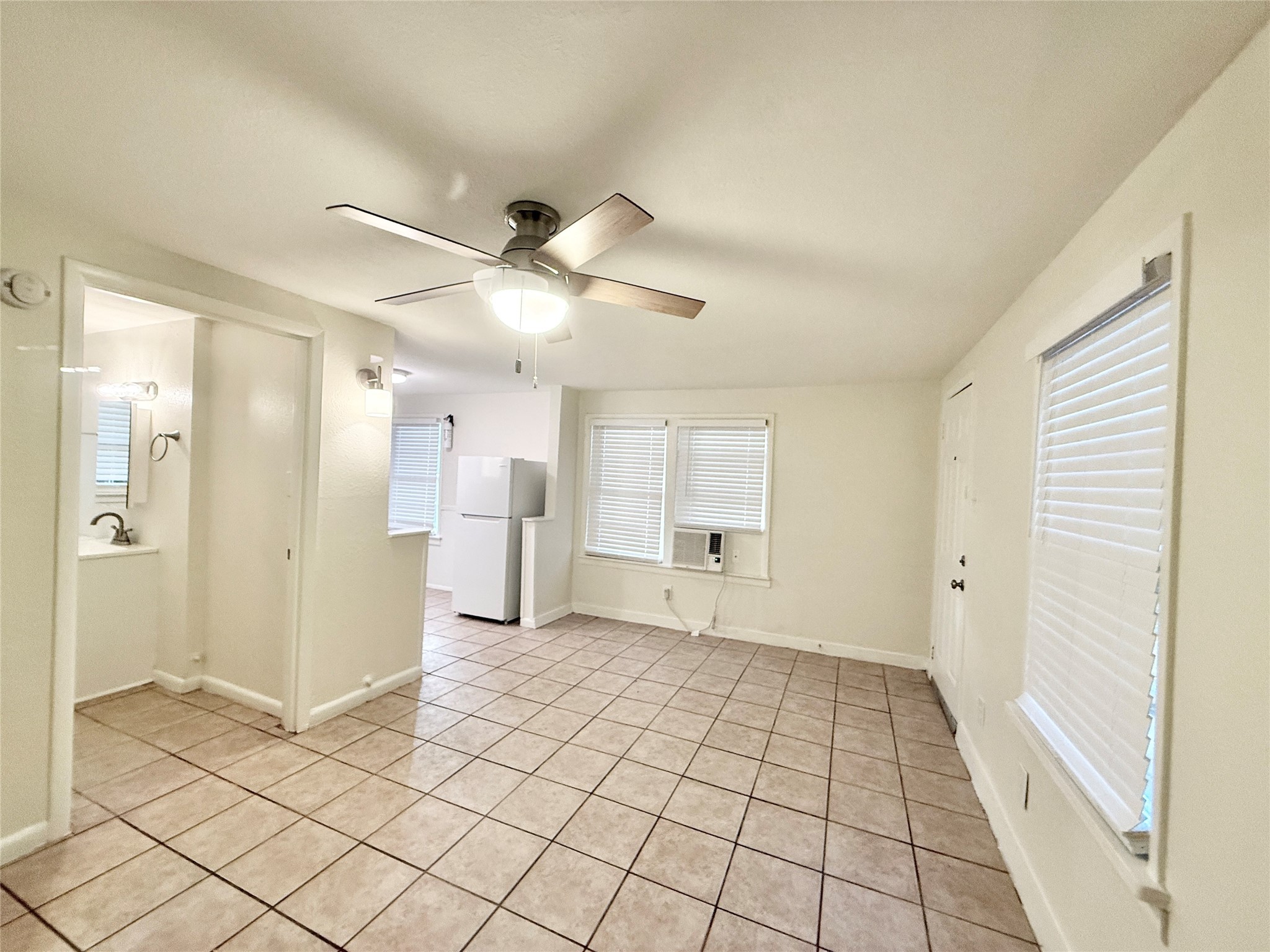 2714 Carrolton Street, Unit BACK Houston, TX 77023 - Photo 5 of 14 a view of a room with a stylish ceiling fan and entryway