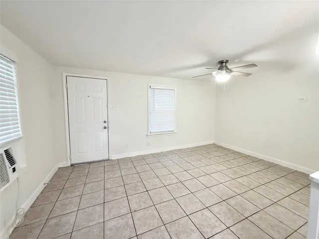 $750 | 2714 Carrolton Street, Unit BACK, Houston, TX 77023