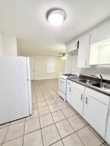 $750 | 2714 Carrolton Street, Unit BACK, Houston, TX 77023