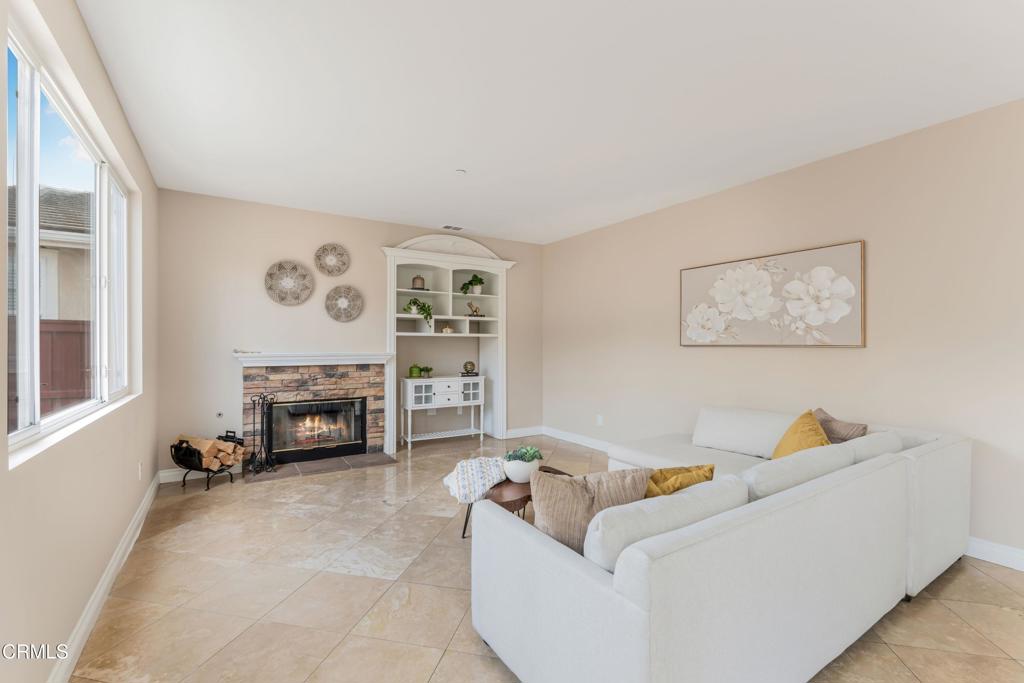 341 Huerta Street Oxnard, CA 93030 - Photo 6 of 33