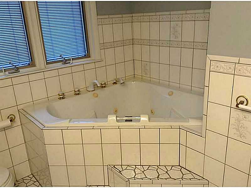 46 Oneida Street Pawtucket, RI 02860 - Photo 5 of 19 Bathroom. First floor bath has tile jetted tub and bidet.