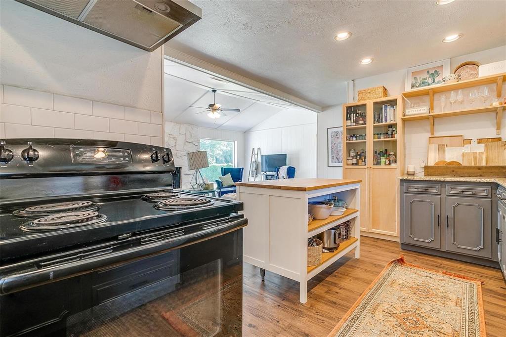 2212 Ridge Lane Grapevine, TX 76051 - Photo 15 of 39