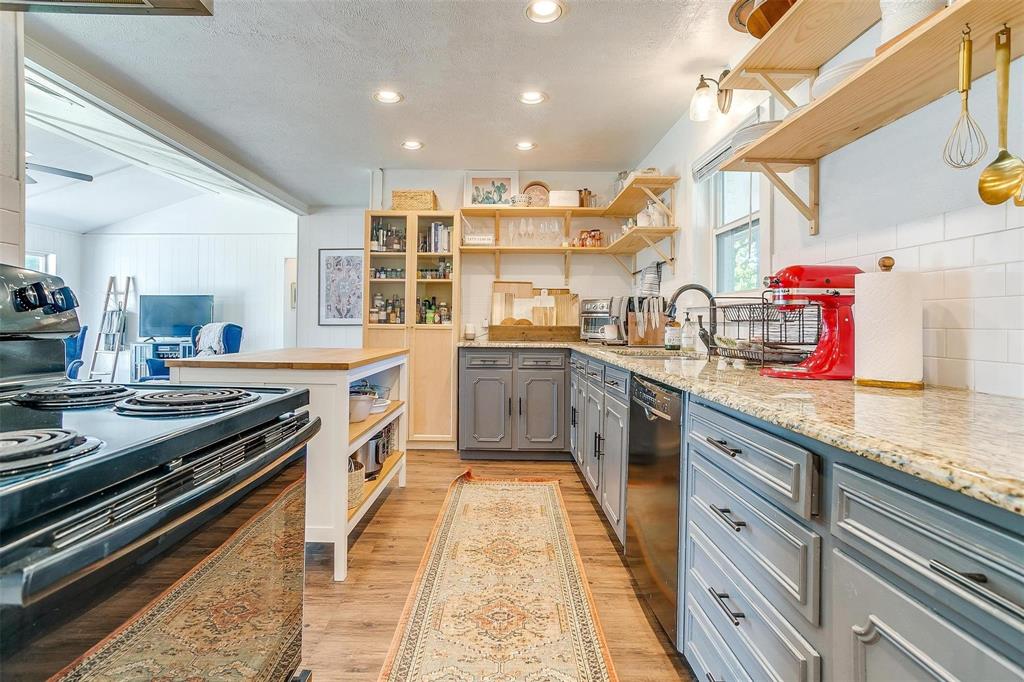 2212 Ridge Lane Grapevine, TX 76051 - Photo 16 of 39