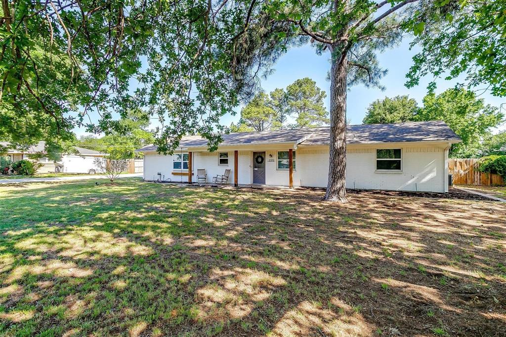 2212 Ridge Lane Grapevine, TX 76051 - Photo 3 of 39