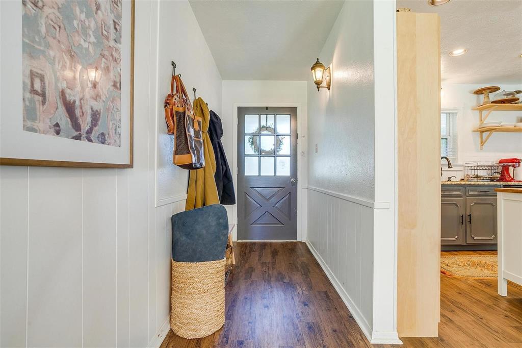 2212 Ridge Lane Grapevine, TX 76051 - Photo 5 of 39