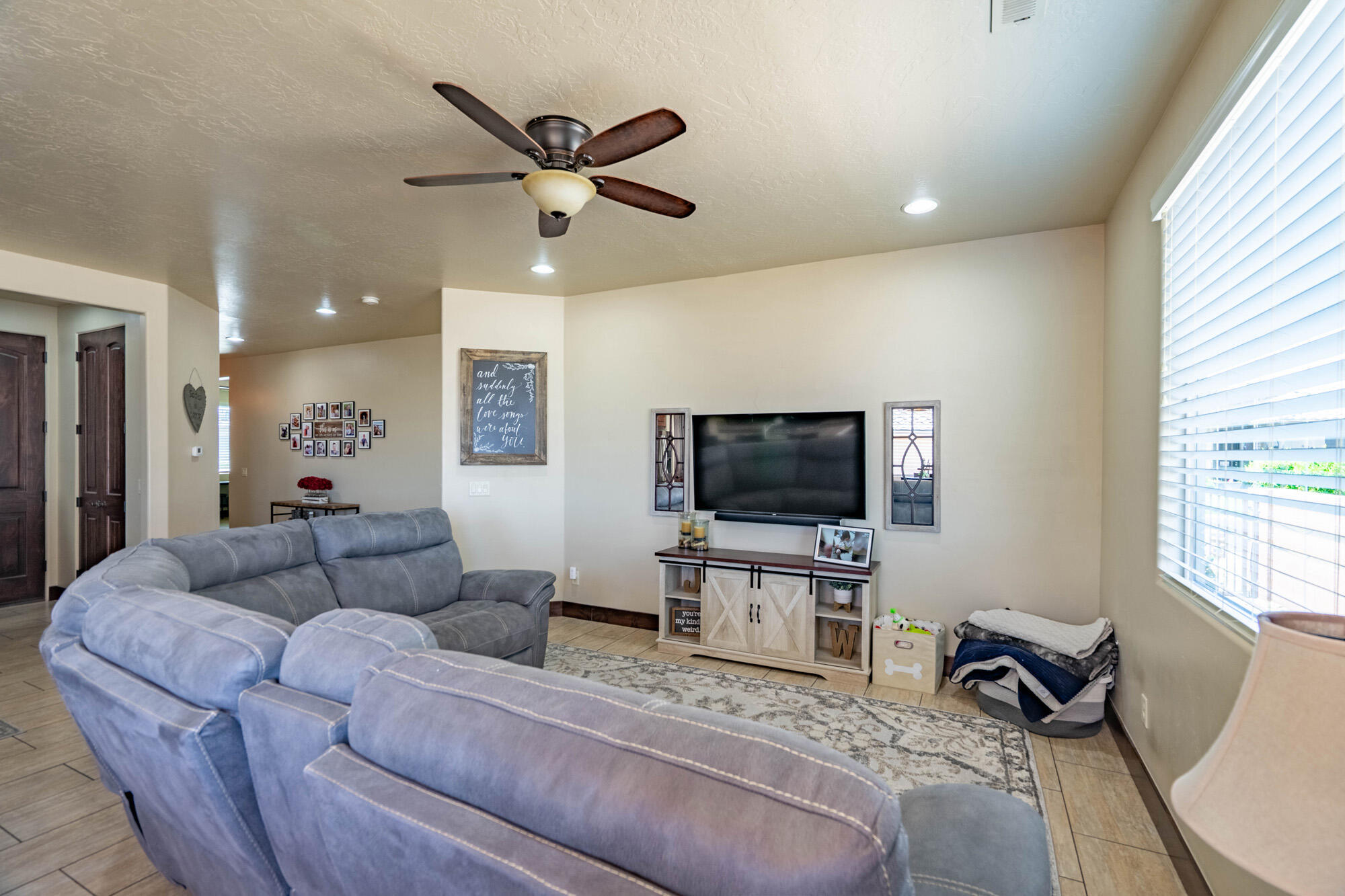 576 Sun Rock Way Washington, UT 84780 - Photo 5 of 26 576 Sun Rock Way-018