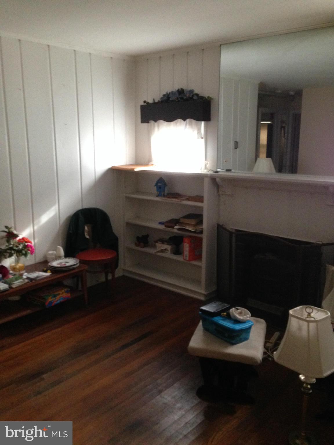 4021 Roberts Road Fairfax, VA 22032 - Photo 7 of 11 Living Room
