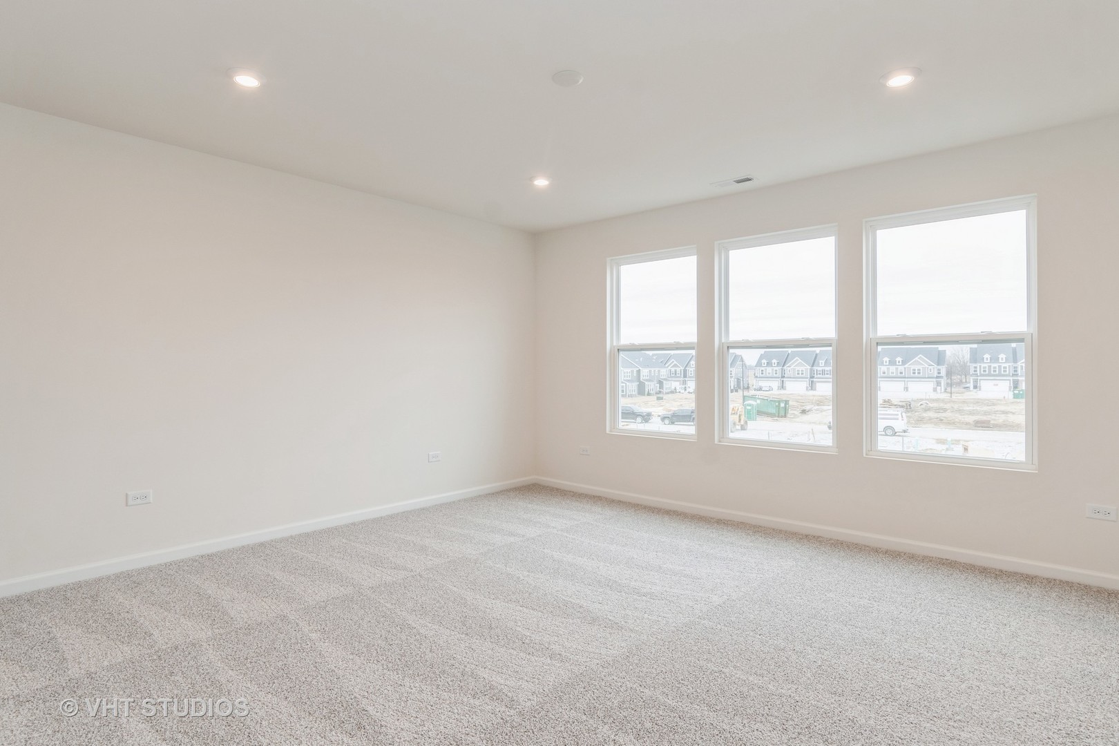 2244 Quartet Road Plainfield, IL 60585 - Photo 15 of 18 an empty room with a window