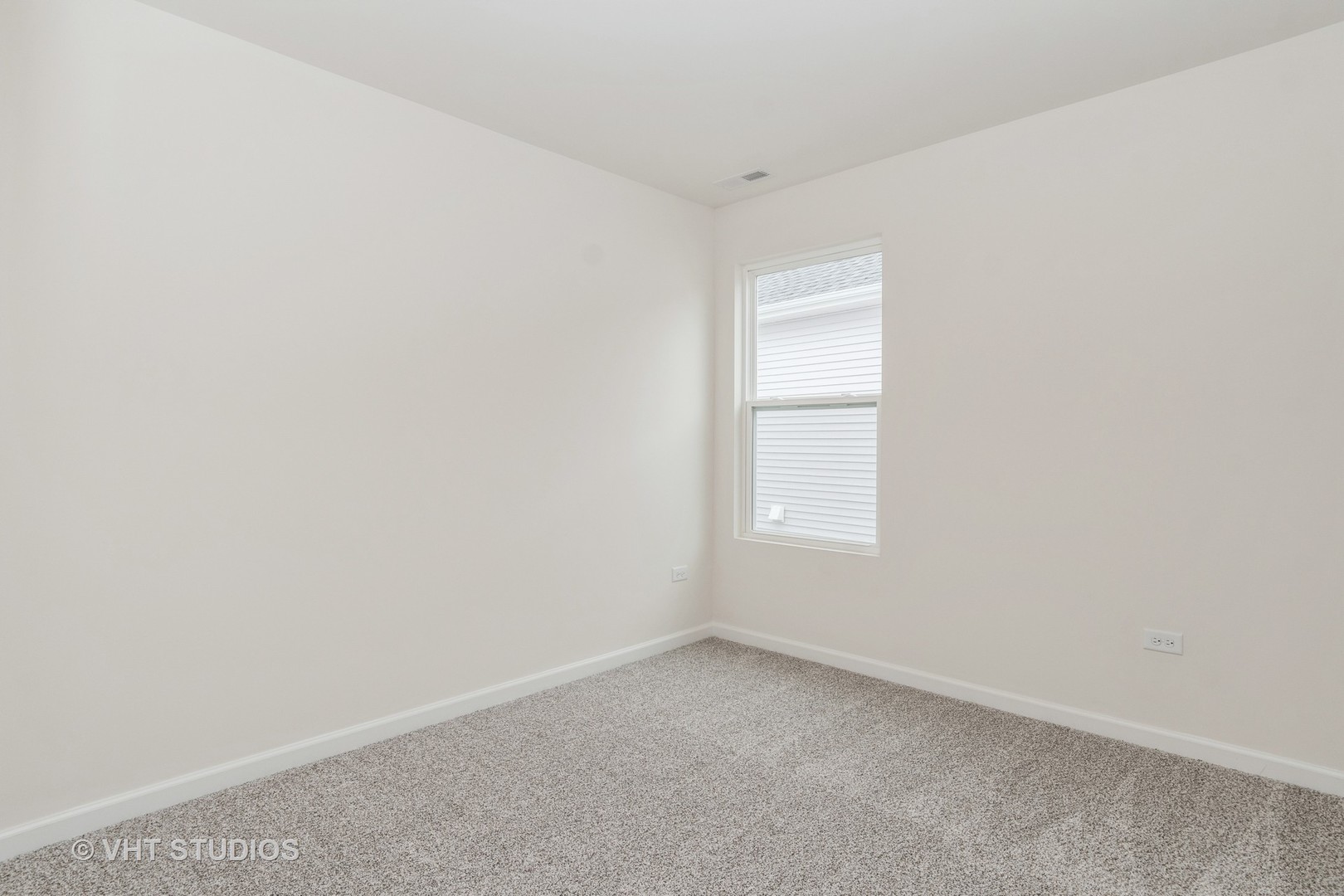 2244 Quartet Road Plainfield, IL 60585 - Photo 16 of 18 an empty room with a window
