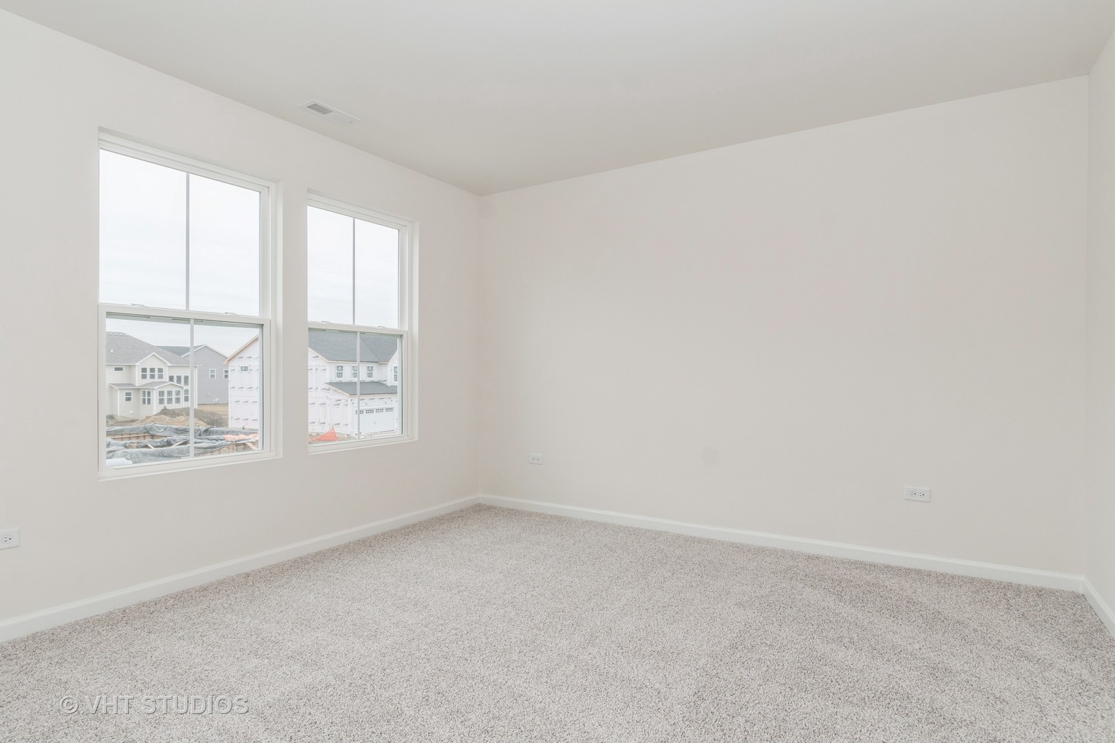 2244 Quartet Road Plainfield, IL 60585 - Photo 17 of 18 an empty room with a window