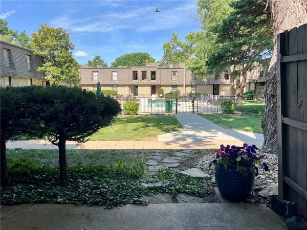 $165,000 | 7405 West 102nd Court, Unit 103, Overland Park, KS 66212