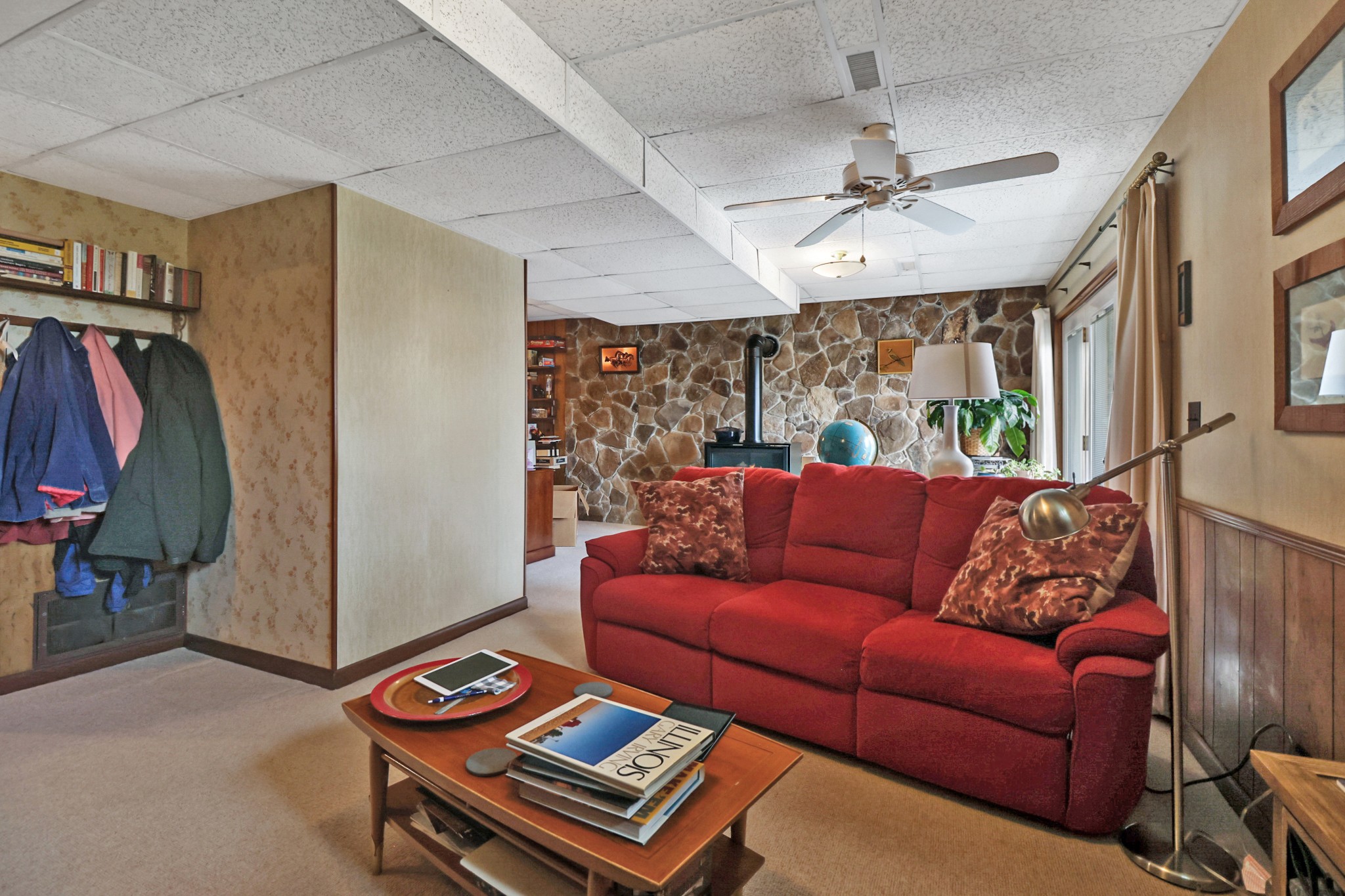 1209 Sequatchie Road Pikeville, TN 37367 - Photo 23 of 40 a living room with furniture and a window