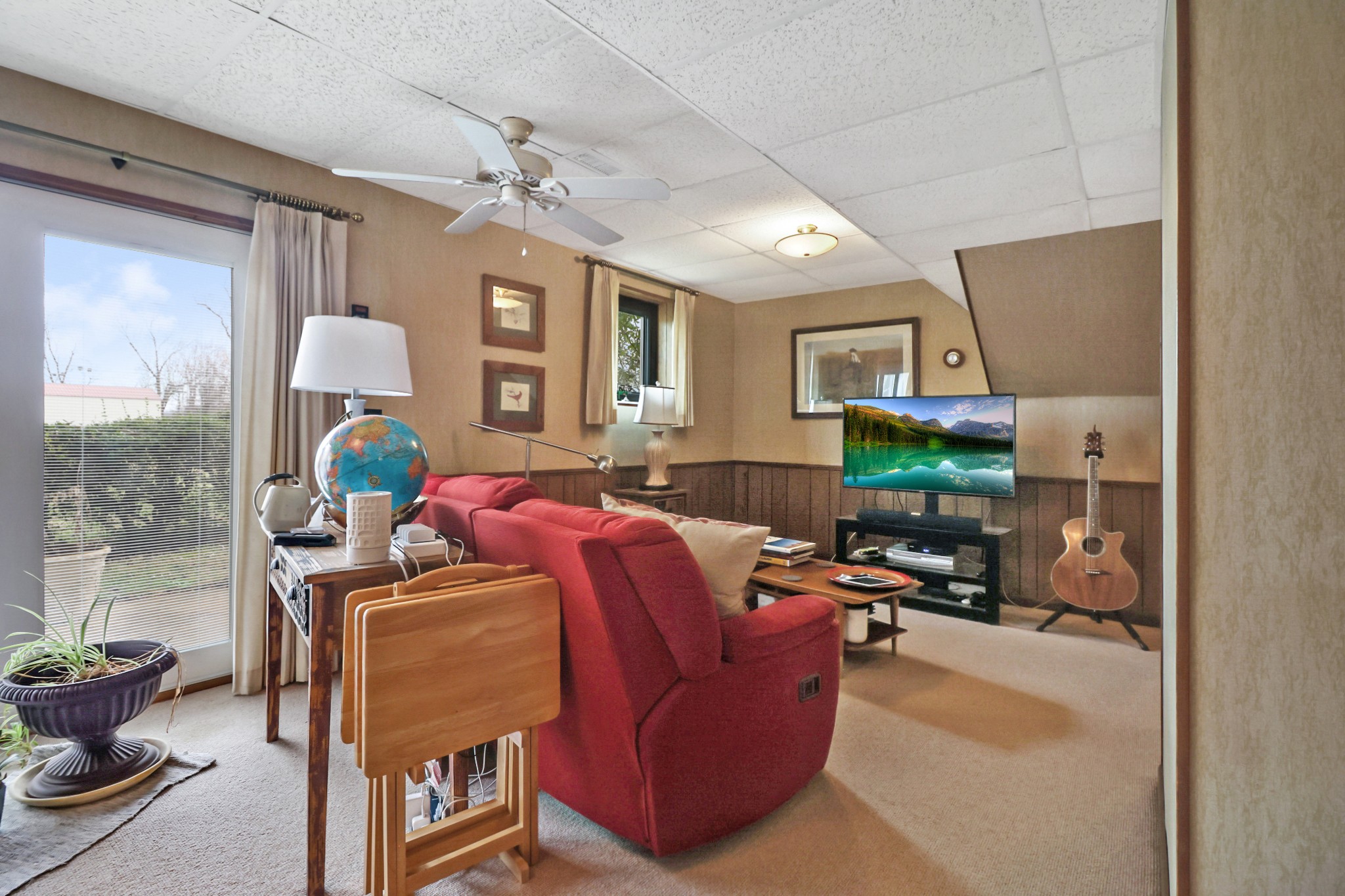 1209 Sequatchie Road Pikeville, TN 37367 - Photo 24 of 40 a living room with furniture and a flat screen tv