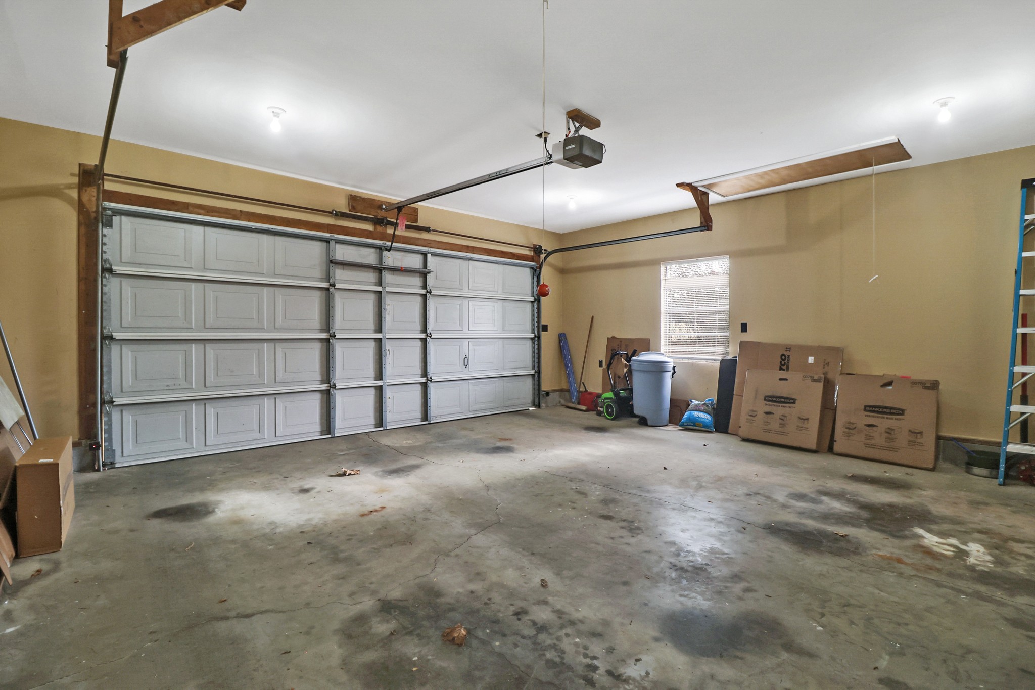 1209 Sequatchie Road Pikeville, TN 37367 - Photo 32 of 40 a view of a garage
