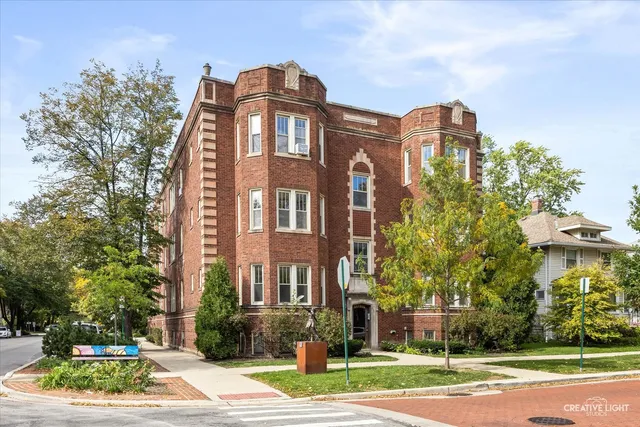 $230,000 | 847 South Humphrey Avenue, Unit 1, Oak Park, IL 60304