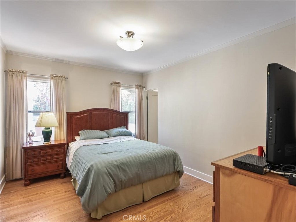 945 Rosemount Road Glendale, CA 91207 - Photo 23 of 31 a bedroom with a bed and a flat tv screen on a dresser