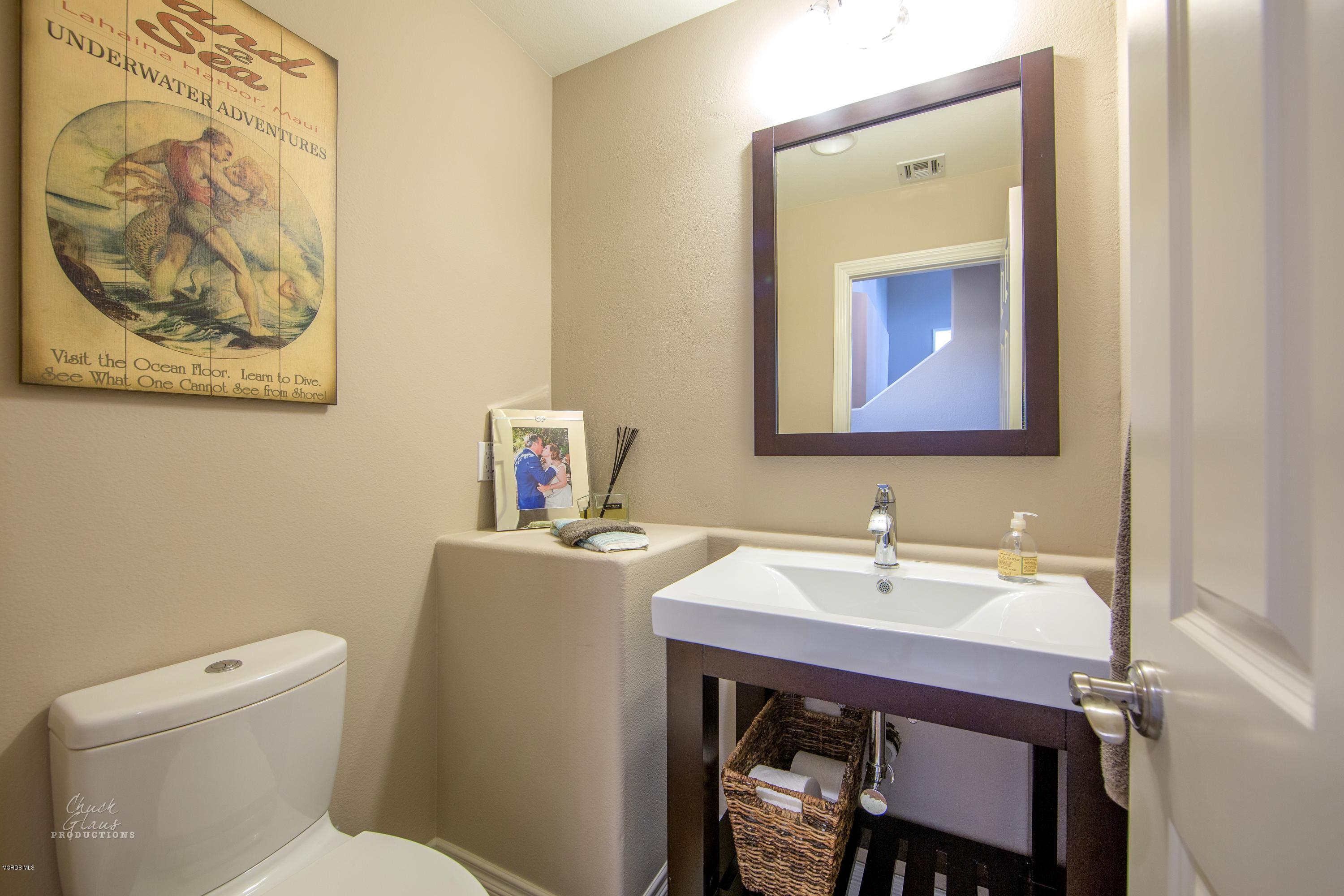 2073 Alborada Drive Camarillo, CA 93010 - Photo 20 of 51 a bathroom with a toilet a sink and a mirror