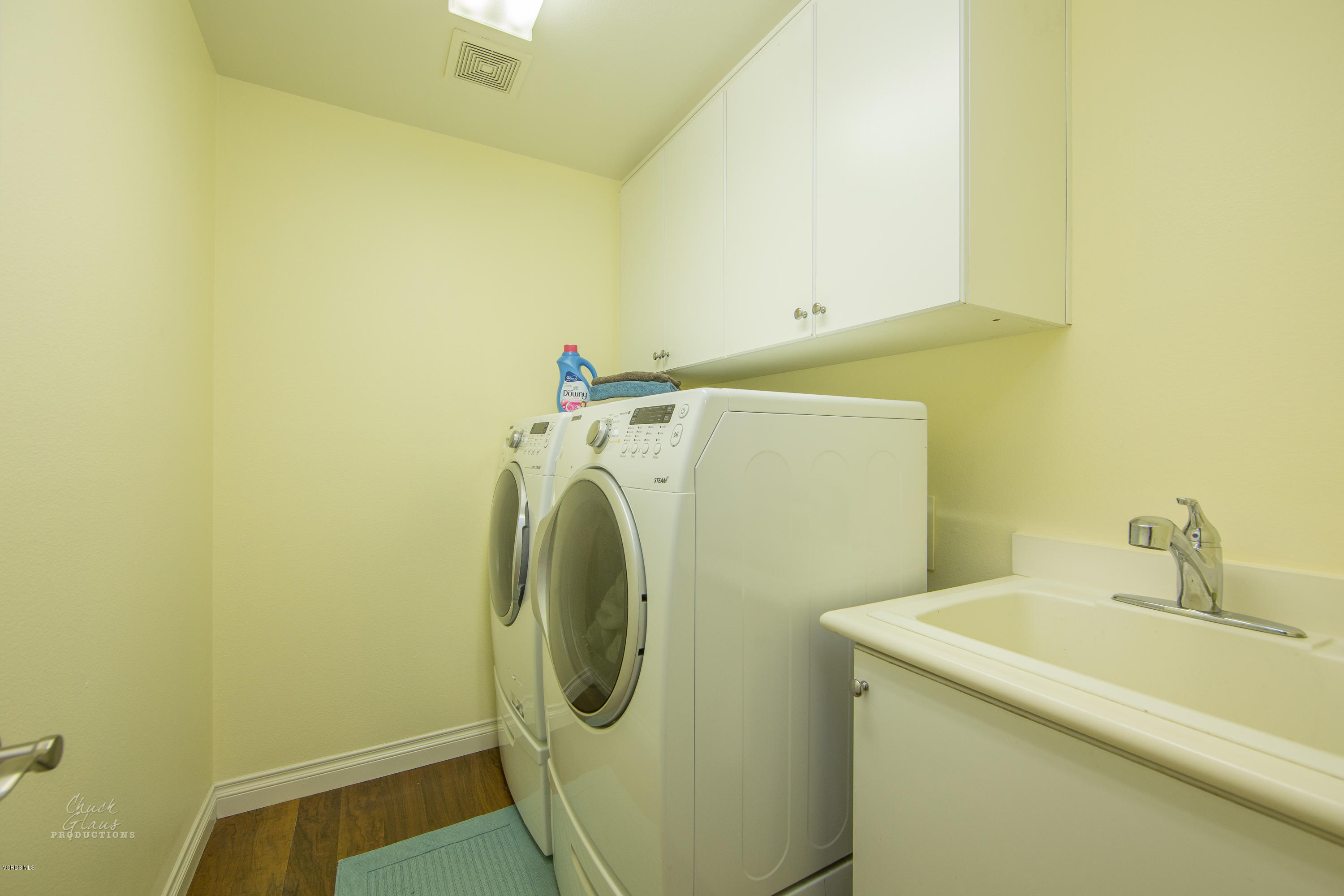 2073 Alborada Drive Camarillo, CA 93010 - Photo 24 of 51 a utility room with dryer and washer
