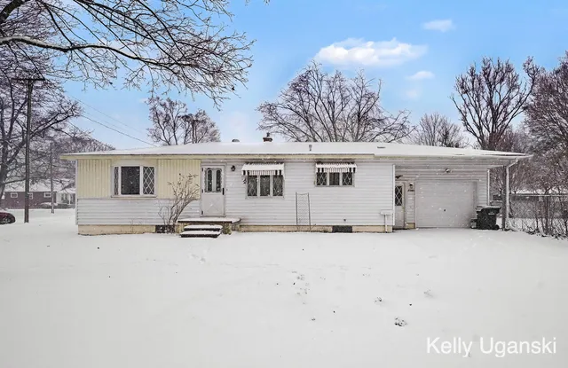 $264,900 | 2360 Grove Street, Muskegon, MI 49441