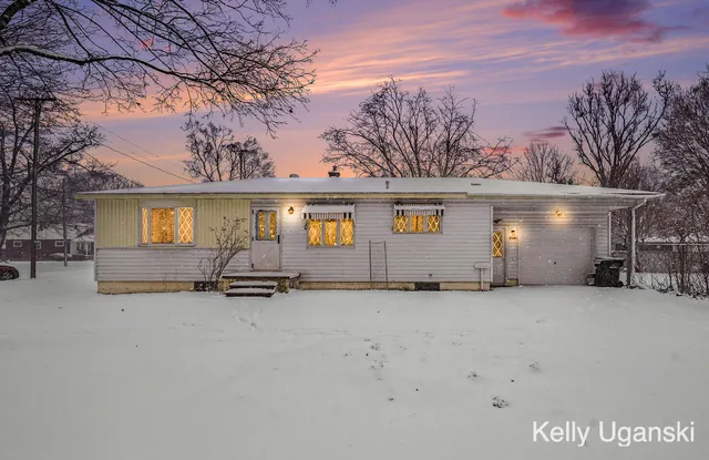 $264,900 | 2360 Grove Street, Muskegon, MI 49441