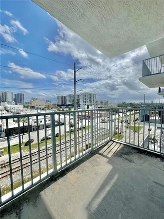 $335,000 | 140 South Dixie Highway, Unit 513, Hollywood, FL 33020