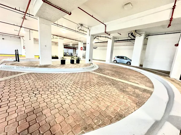 $335,000 | 140 South Dixie Highway, Unit 513, Hollywood, FL 33020