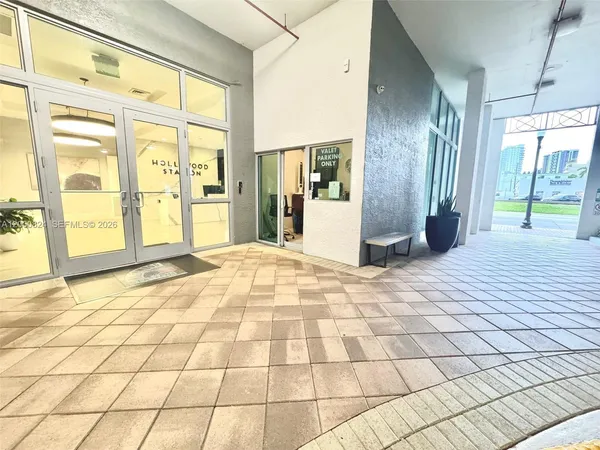 $335,000 | 140 South Dixie Highway, Unit 513, Hollywood, FL 33020