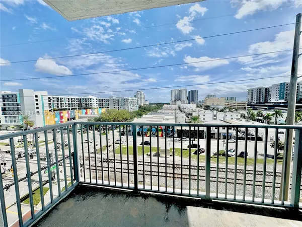 $335,000 | 140 South Dixie Highway, Unit 513, Hollywood, FL 33020