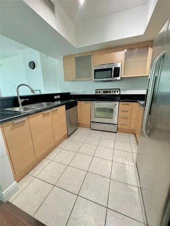 $335,000 | 140 South Dixie Highway, Unit 513, Hollywood, FL 33020