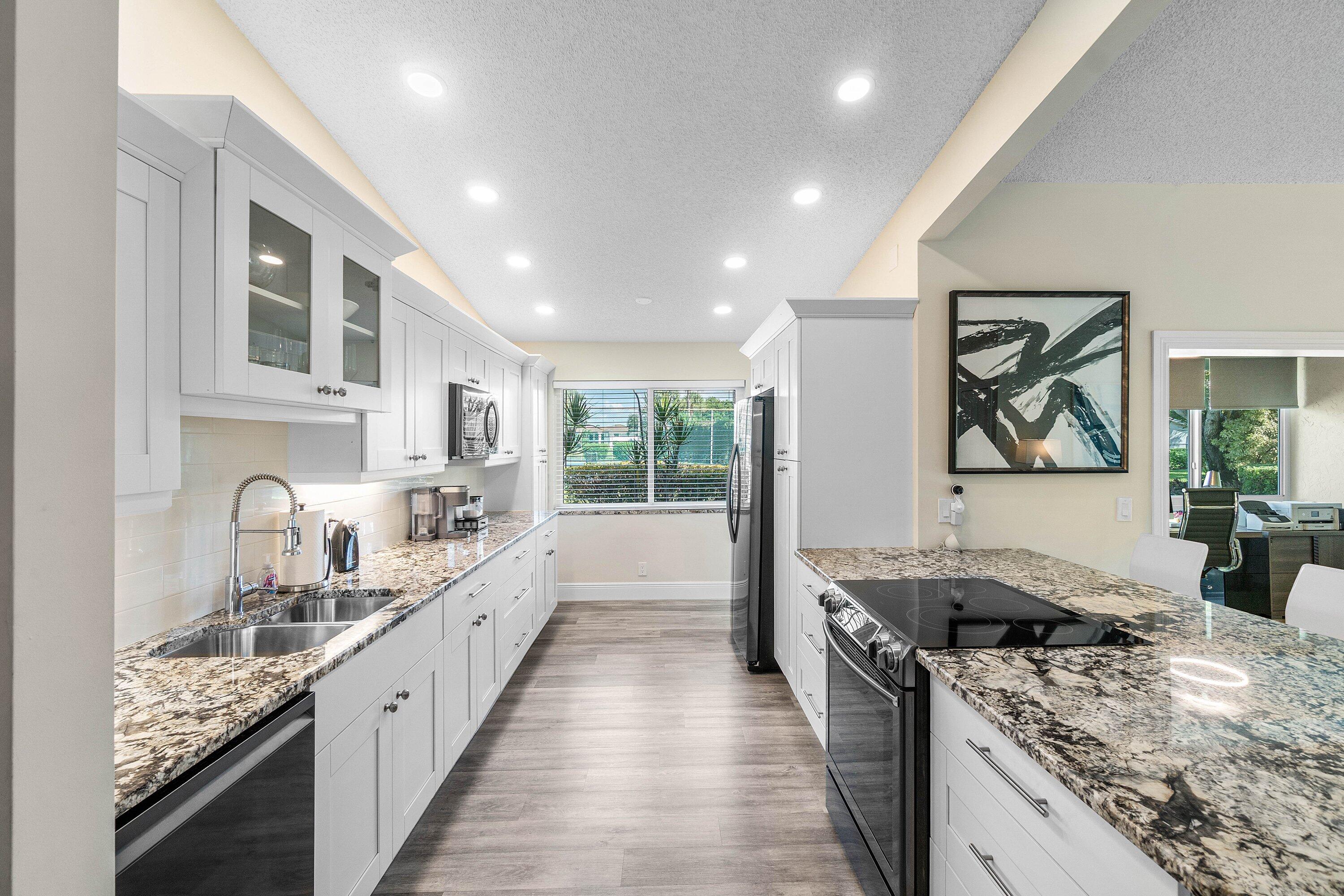 732 Lago Road Delray Beach, FL 33445 - Photo 10 of 42 Ample Work space