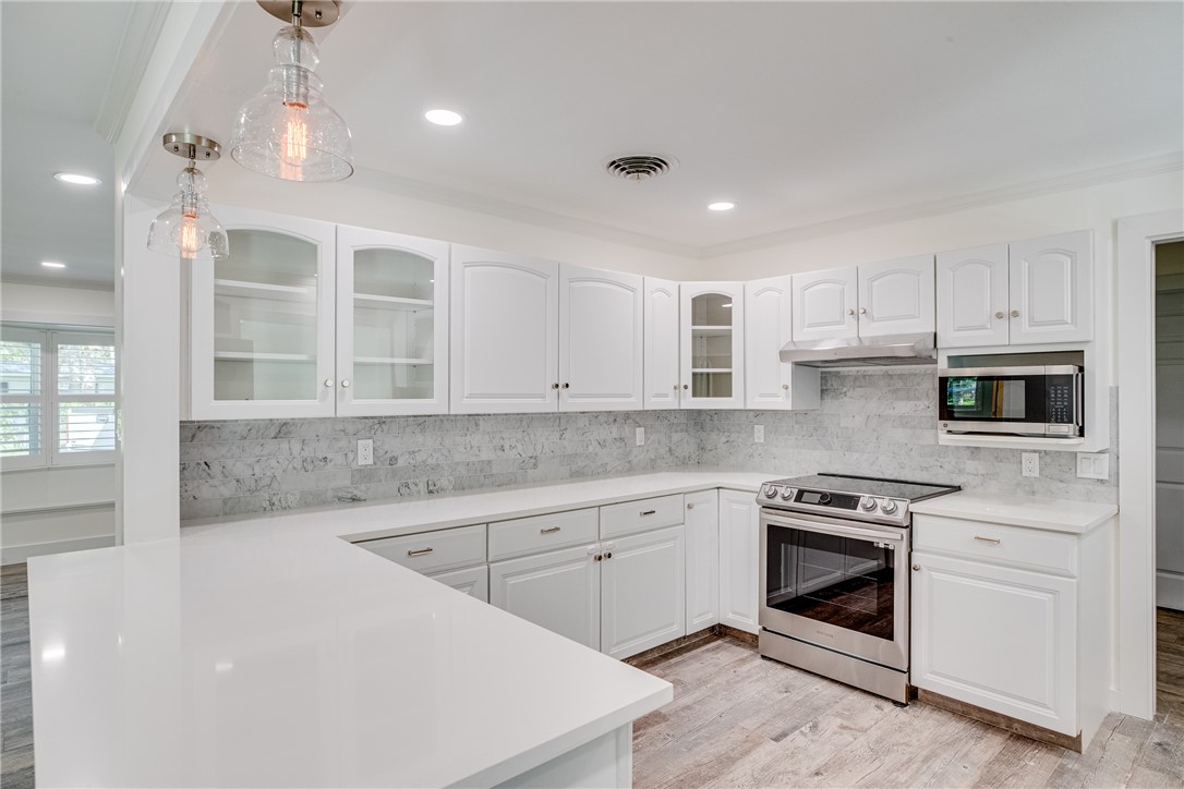 3816 Mockingbird Drive Vero Beach, FL 32963 - Photo 9 of 28 a kitchen that has a stove and a sink