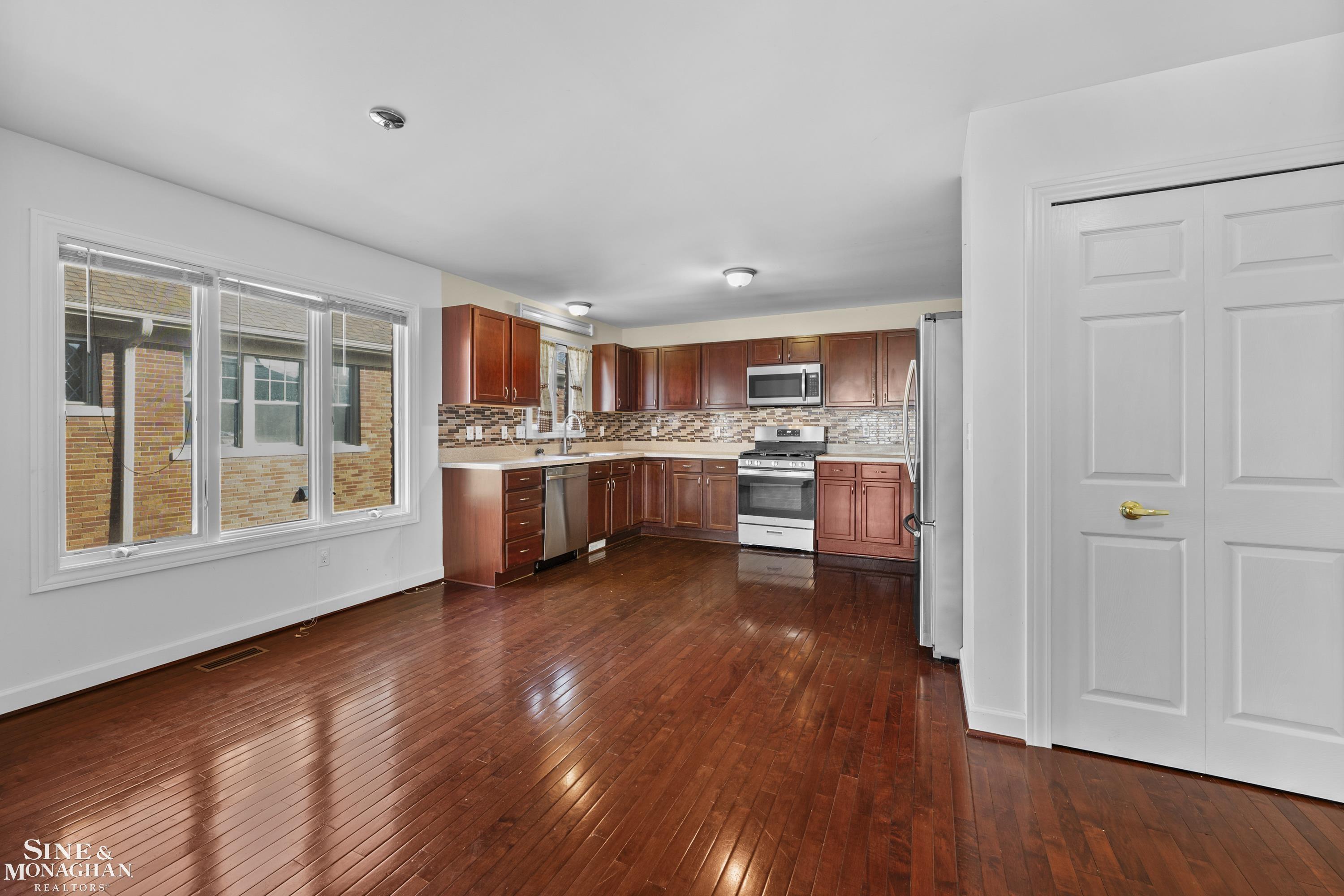 904 Trombley Road Grosse Pointe, MI 48230 - Photo 10 of 27