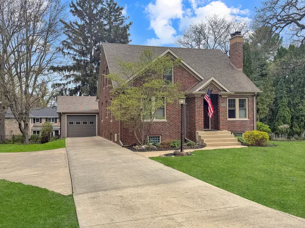 $299,900 | 1720 West Harrison Street, Freeport, IL 61032