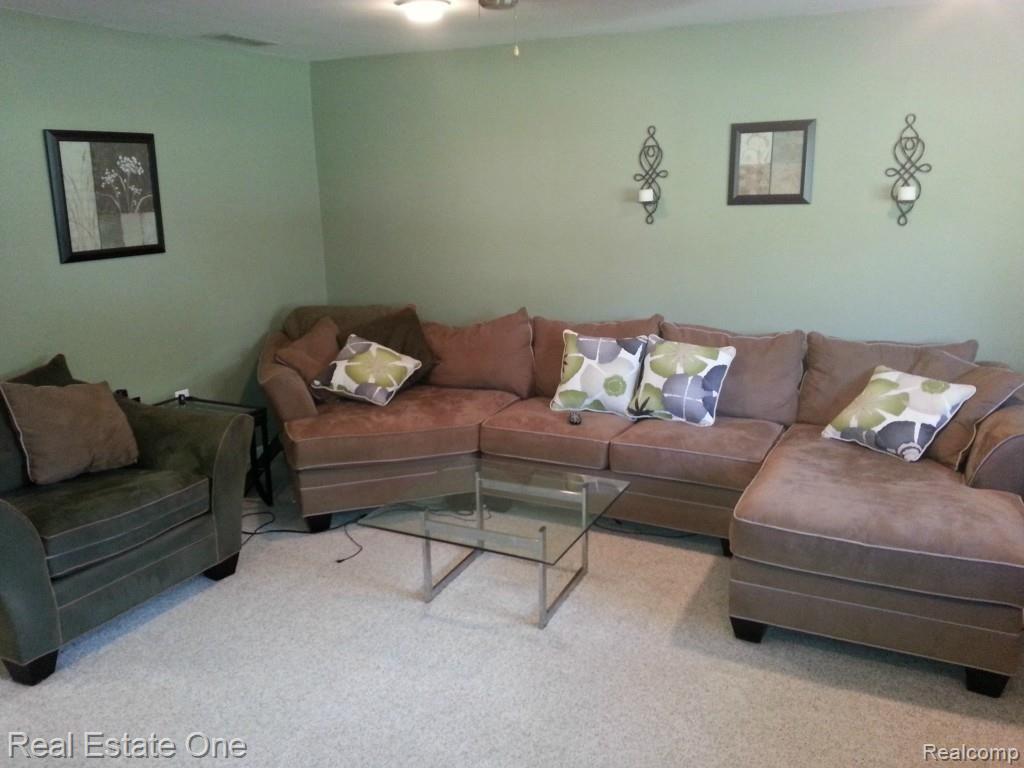 28216 Bayberry Road Farmington, MI 48331 - Photo 9 of 28 Family Room