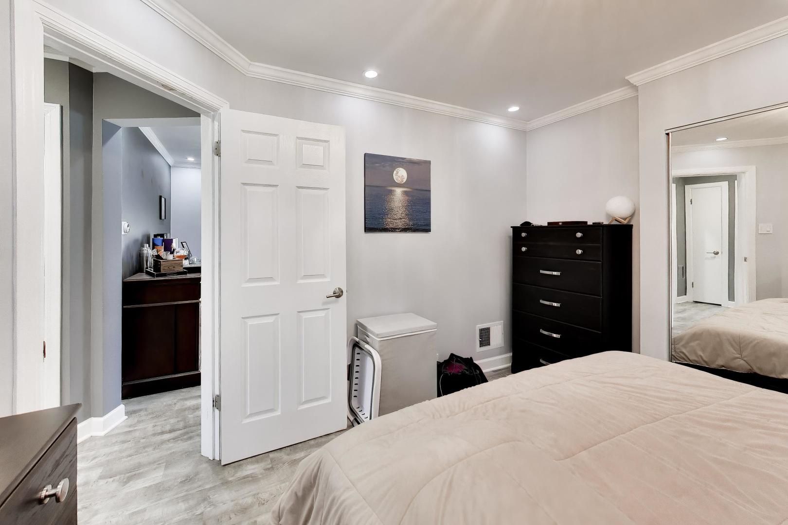 5016 North Mango Avenue, Unit 2 Chicago, IL 60630 - Photo 11 of 16